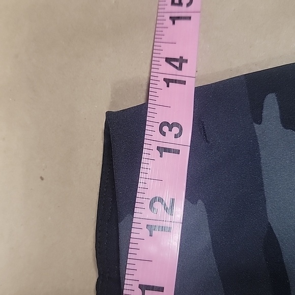 Sweaty Betty Size M Power 7/8 Legging Black & Gray Camo, Exc. Used Condition - Picture 3 of 9